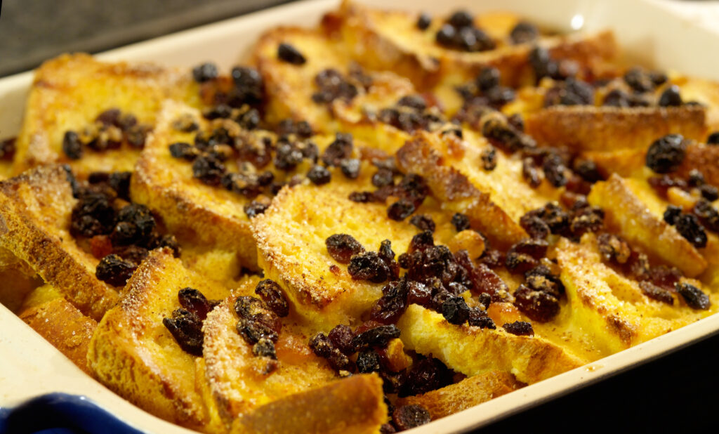 Bread an Butter Pudding ist eine traditionelle Art eines britischen Desserts. Gezaubert aus Brotresten ist es eine absolute Offenbarung!>