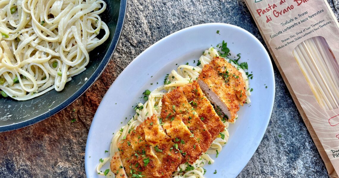 Paniertes-Schnitzel-mit-Alfredo-Pasta