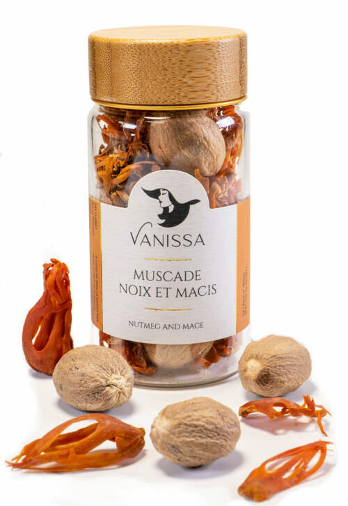 Muskatnuss mit Muskatblüte von Vanissa
